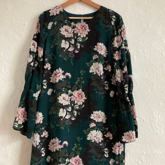 COPY - Club Monaco Teal Green Silk Dress with Blush Floral Pattern & Bell Sleev… - Picture 2 of 9